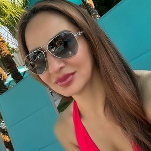 Meet your Posher, Cecilia